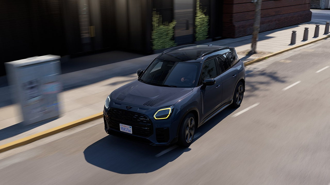 Tamamen Elektrikli MINI Countryman E John Cooper Works Tasarım Paketi.